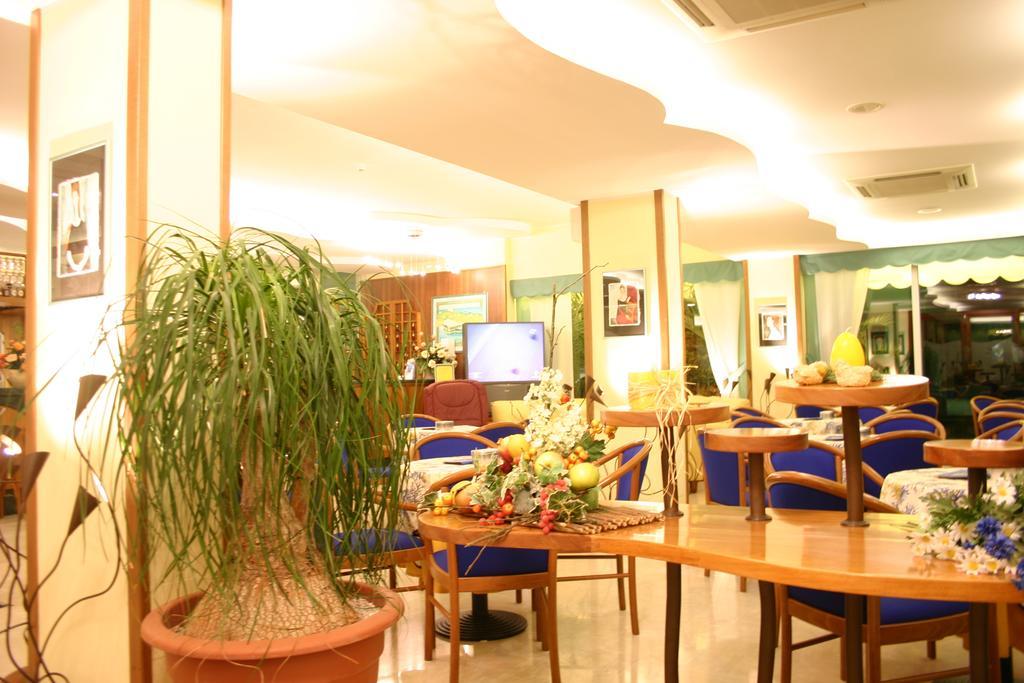 Hotel Al Prater Lignano Sabbiadoro Buitenkant foto