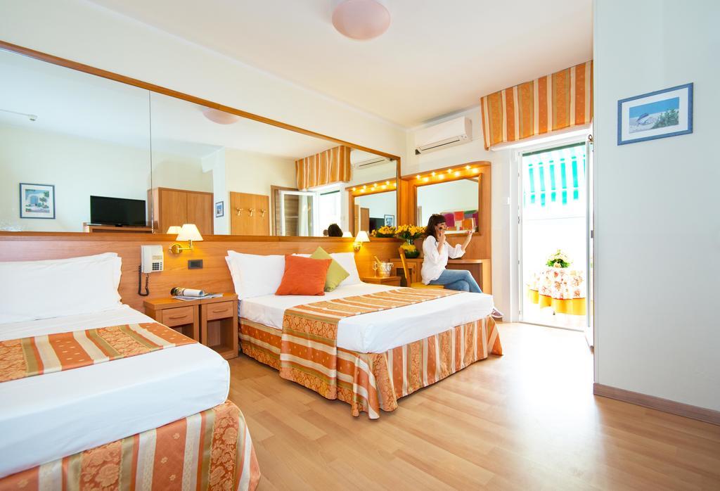 Hotel Al Prater Lignano Sabbiadoro Buitenkant foto