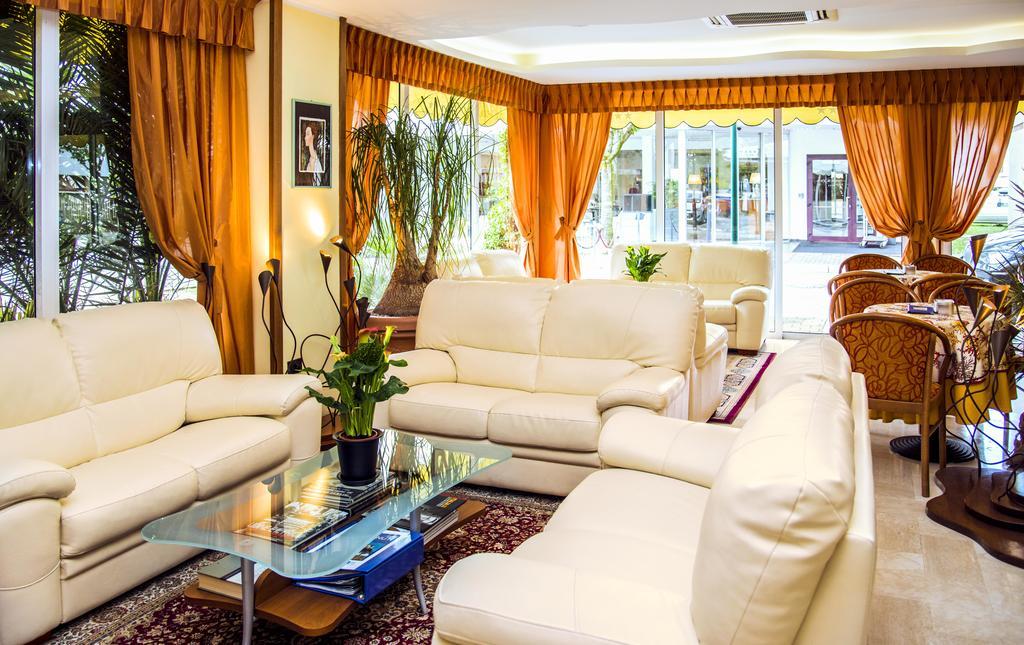 Hotel Al Prater Lignano Sabbiadoro Buitenkant foto