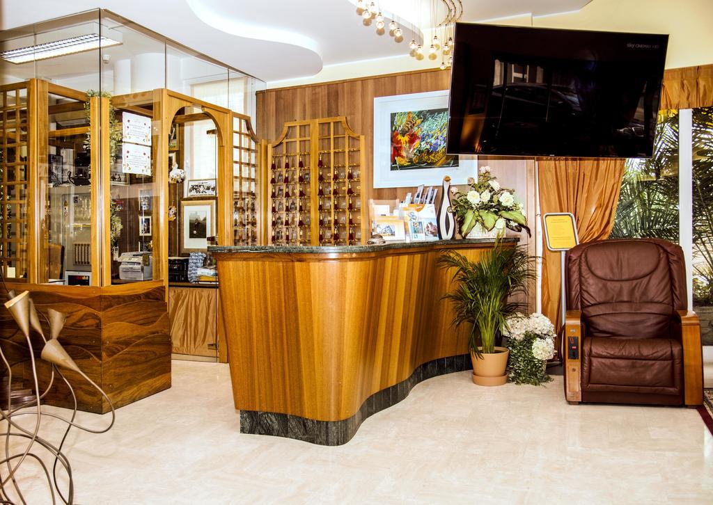 Hotel Al Prater Lignano Sabbiadoro Buitenkant foto