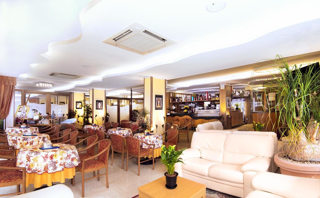 Hotel Al Prater Lignano Sabbiadoro Buitenkant foto