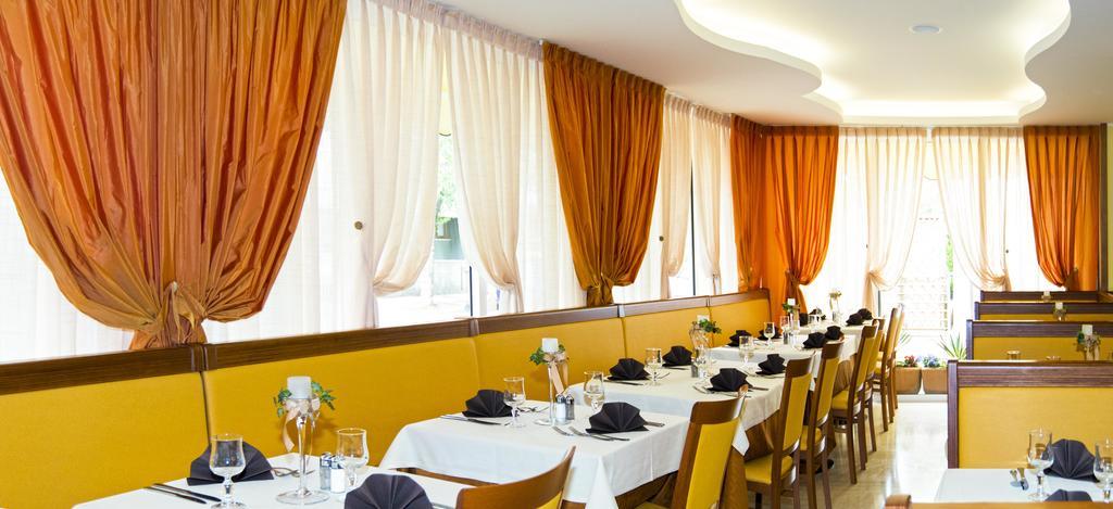 Hotel Al Prater Lignano Sabbiadoro Buitenkant foto